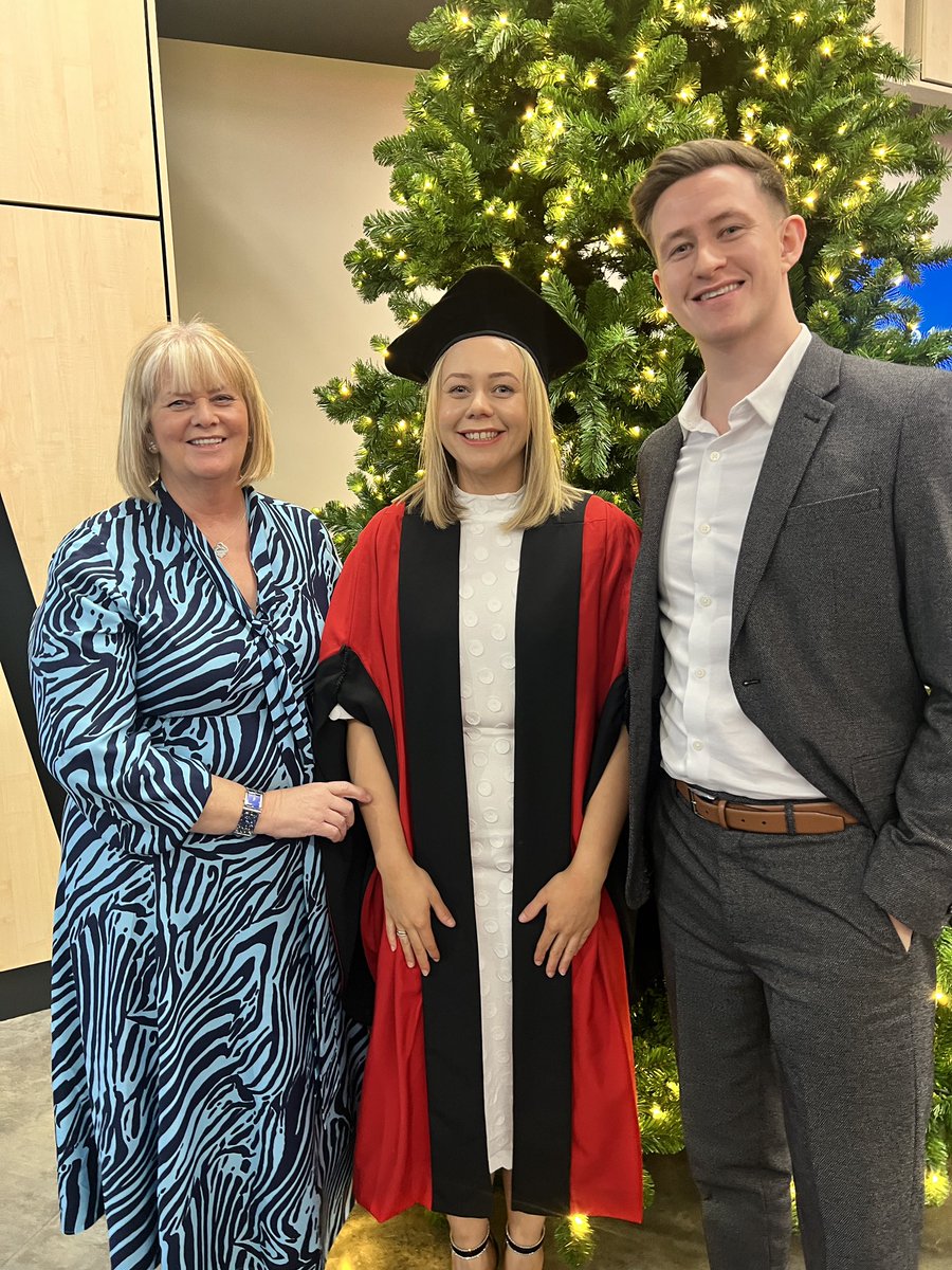 hazelAllardyce_'s tweet image. It’s official…I graduated! 🎓🎉🍾
Thank you so much to everyone who supported me through my PhD. It’s been an incredible experience! 
@NEAnatomist @ParsonLab @anat_soc 
#PhDone ✅