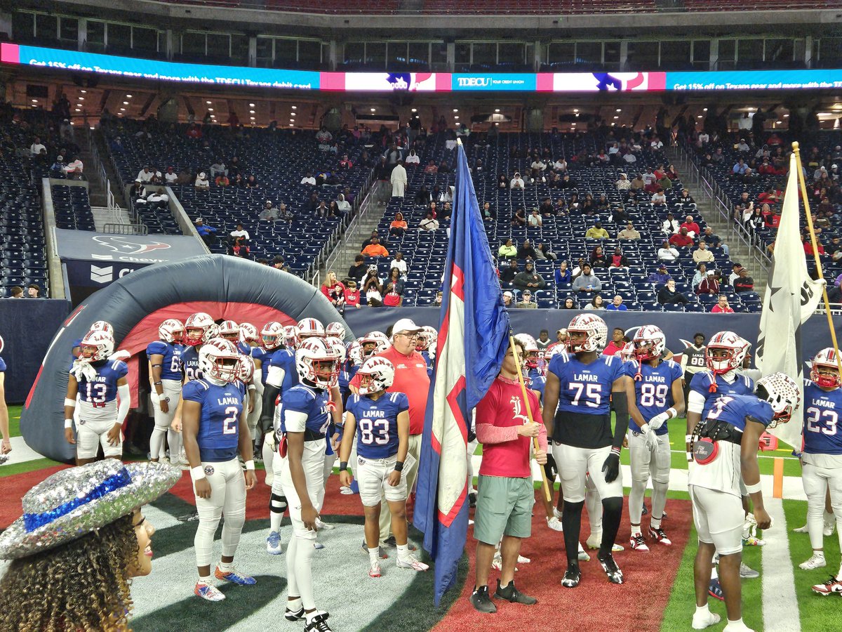 hardcorespin's tweet image. This was a year to remember 12-1.
I love this season, and I must tip my hat to @coachmlindsey @LamarTexansFB @RecruitLamar and the entire coaching staff. We are Family. Enjoyed every week.
#OneBandOneSound #LBlock