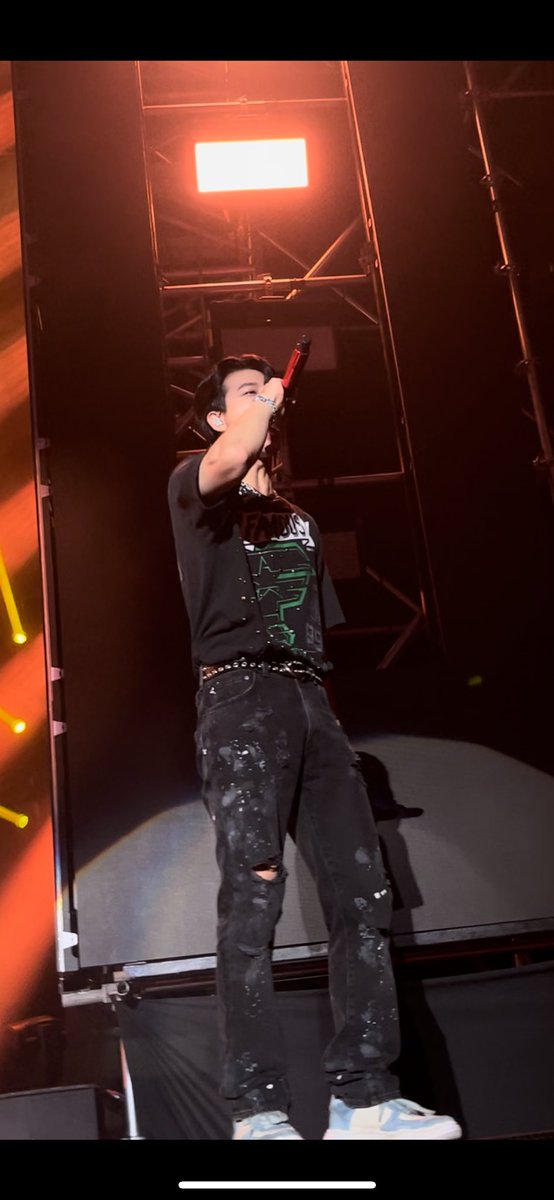 moochipeachy's tweet photo. ganteng banget kamu yo 😭🥰 makasih banyak udah bikin happy 🥰 @sssong6823 @SONG_LOVE_JP  

#iKON_TAKEOFF_JAKARTA #SONG #iKON #iKONIC https://t.co/9PTQwv4CH3