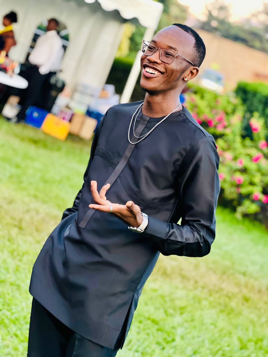 mukose__'s tweet photo. Kings, @kairos_fashionH is in their kaftan era! ✨
Be as if having a discussion with them, and place your orders for luxurious, minimalist, and ornate kaftans; suitable for any event.
“Not everyday is for suits!” | #ConsiderKFH 👑 https://t.co/Ls03vtKTvP