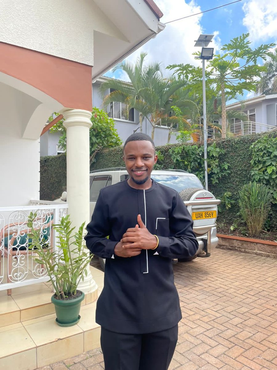 mukose__'s tweet photo. Kings, @kairos_fashionH is in their kaftan era! ✨
Be as if having a discussion with them, and place your orders for luxurious, minimalist, and ornate kaftans; suitable for any event.
“Not everyday is for suits!” | #ConsiderKFH 👑 https://t.co/Ls03vtKTvP