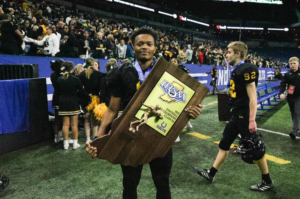 journeymei's tweet photo. Some of my favorite images from todays STATE WIN @SniderFB https://t.co/oicq9FdknF