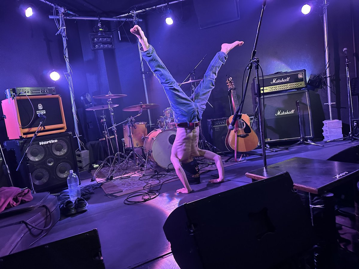 M_Minato0320's tweet photo. やっぱりデスゲイズマツイシのルーツはデーモン閣下にあったんやなぁって https://t.co/wBLkDvcZWz