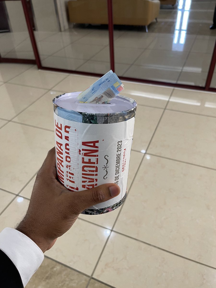 ofivege's tweet photo. Si ve uno de estos botes recuerda que puede apoyar a la #campañaDeSolidaridadNavideña a nuestros ancianos de #baney. https://t.co/6B1tyntqGV