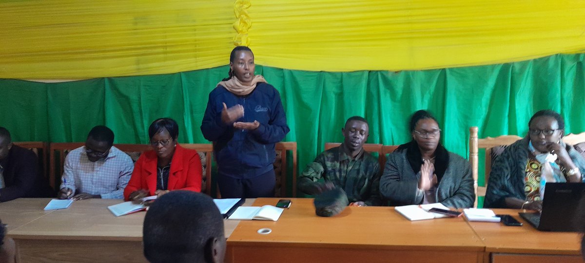 Kabatwa_sector's tweet photo. Kuri uyu wa gatanu twasuwe n'itsinda ry'abadepite riyobowe na Hon. Manirarora Annoncee riherekejwe na Mayor wa @NyabihuDistrict  Madam @muanto22  bakaba bakiriwe na ES @Georget1Kampire 
Barebye uko serivise y'irangamimerere hifashishijwe ikoranabuhanga https://t.co/TK7ZKSjbl3