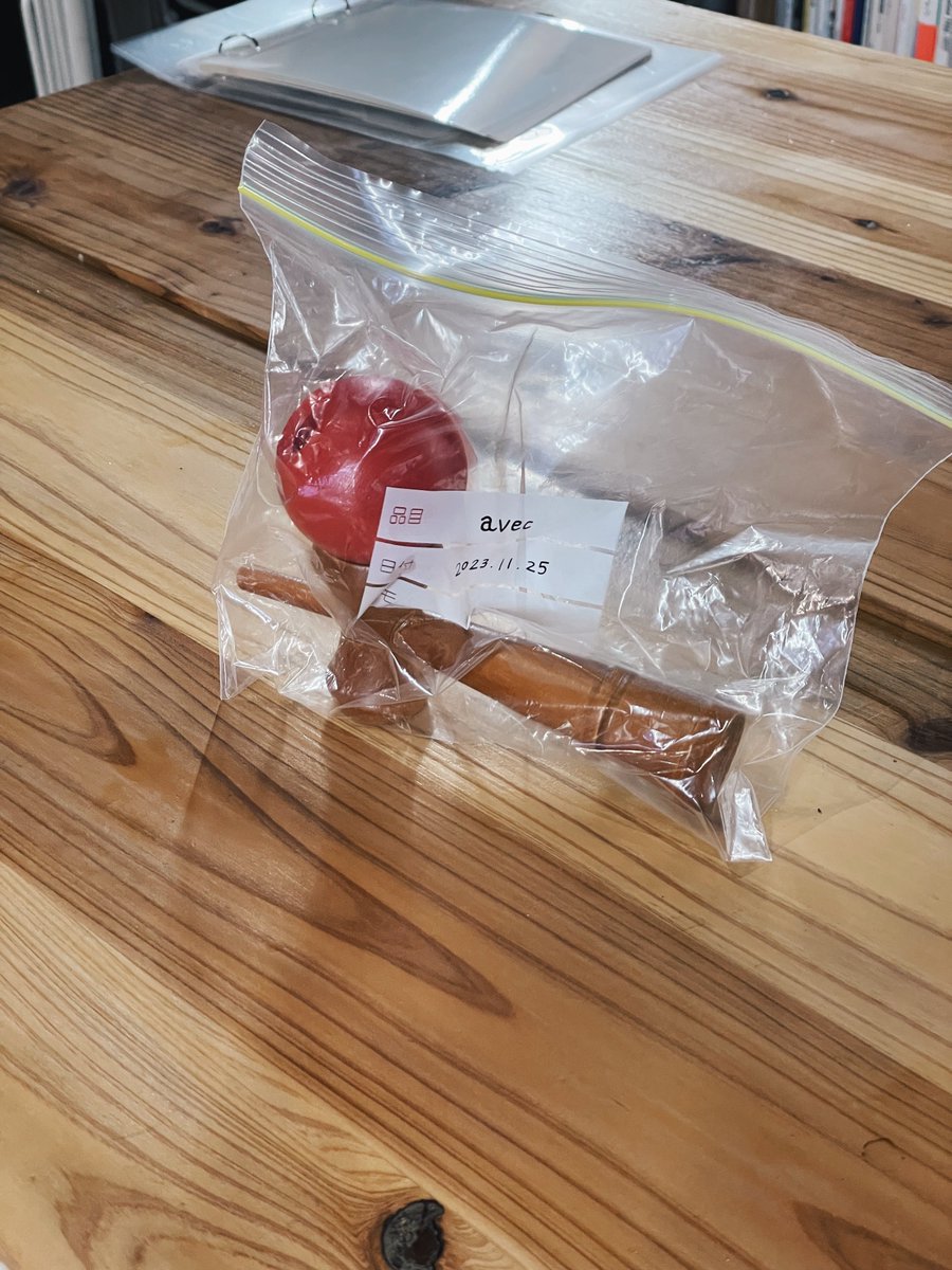 plot_photo's tweet image. PlotArtSchoolの100円均一縛りの現代アート脱法テクニックワークショップの様子📷✨