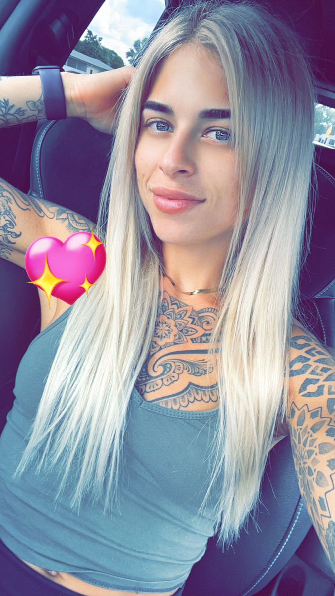ItsLizTime's tweet photo. imagine needing hair extensions now to get what ur hair looked like naturally 5 years ago smh getting old sucks lol https://t.co/la8pPA4QsL