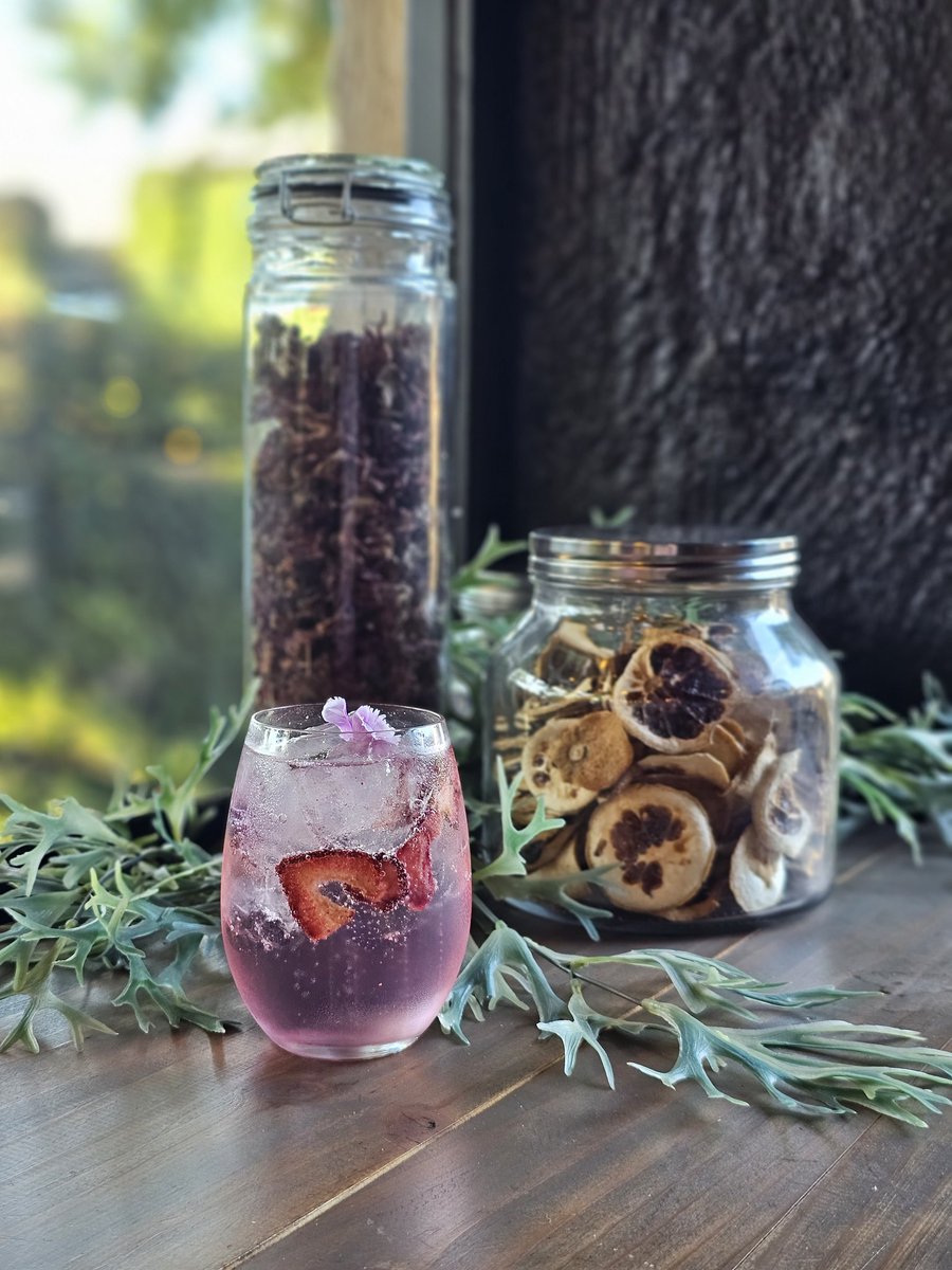 Summer is for G&amp;Ts 😍 Did you know you can do gin tasting and learn how gin is made at Gin &amp; Co at <a href="/CasterbridgeLC/">Casterbridge Centre</a> 🌸
<a href="/ShotLeft/">Sho't Left</a> 

#GimmeSummerShotleft
#TravelWiseMzansi #ItsMySouthAfrica #Mpumalanga