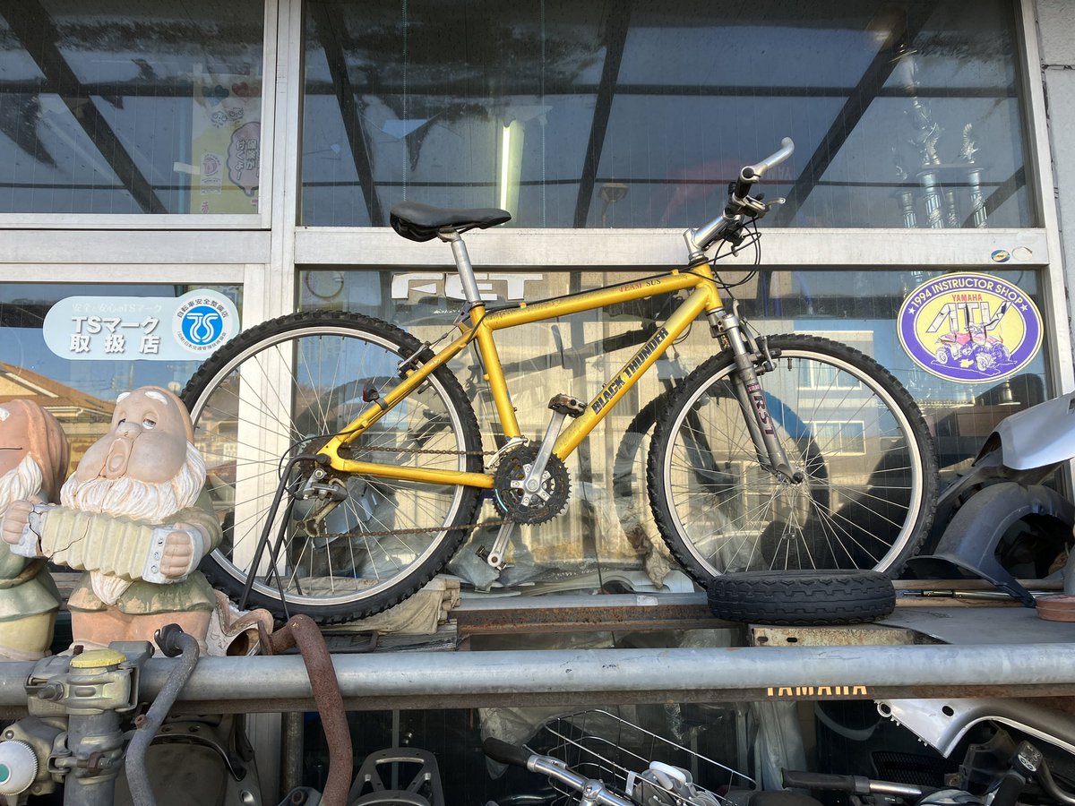 KSIyMVTo1pA9FgH's tweet image. いなかのバイク屋さんで発見
#oldmtb
#retrobike