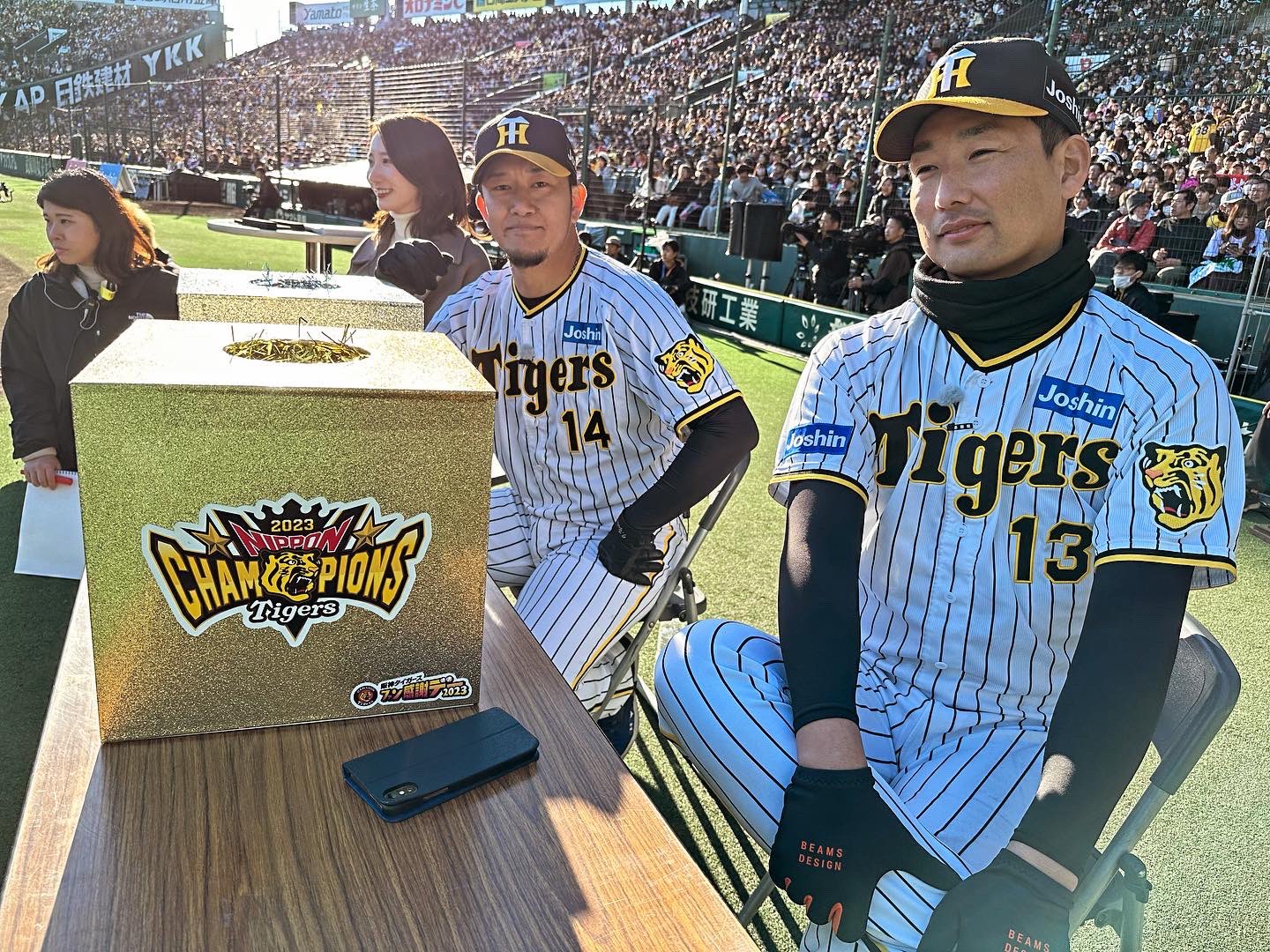 阪神タイガース　ファン感謝デー 2024＋ハイタッチ会　ペアセット maxresdefault.jpg
