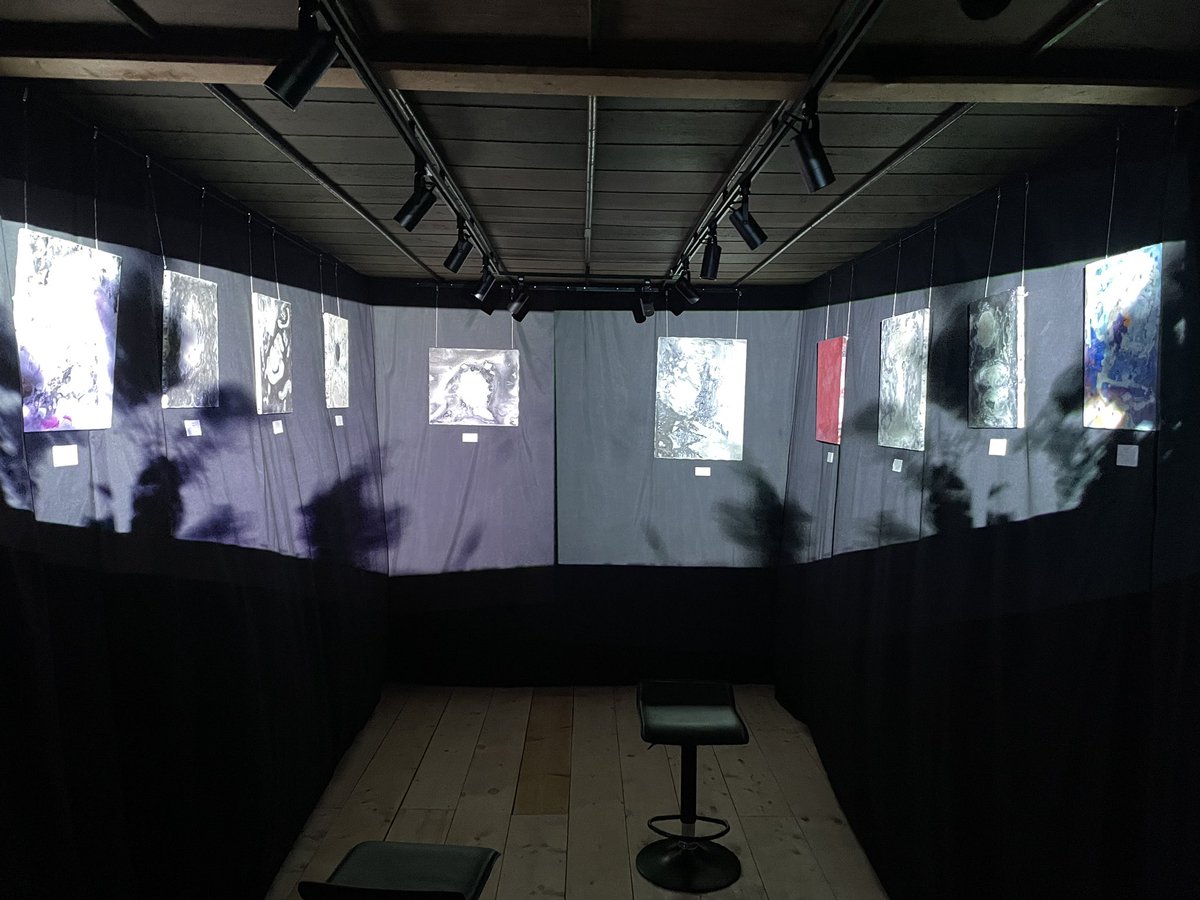 BAR_KOUTETSUYA's tweet photo. こちら鋼鉄屋です
本日11/25は15:00から23:00まで営業致します
DEEP SILENCE Art Projects
期間中はスペシャルカクテル
4種類とプルドチキンガレットを提供いたします。
#DEEPSILENCEArtProjects
#個展 #鋼鉄屋 #space666 #つつじヶ丘 https://t.co/ocwQQ8LzUv