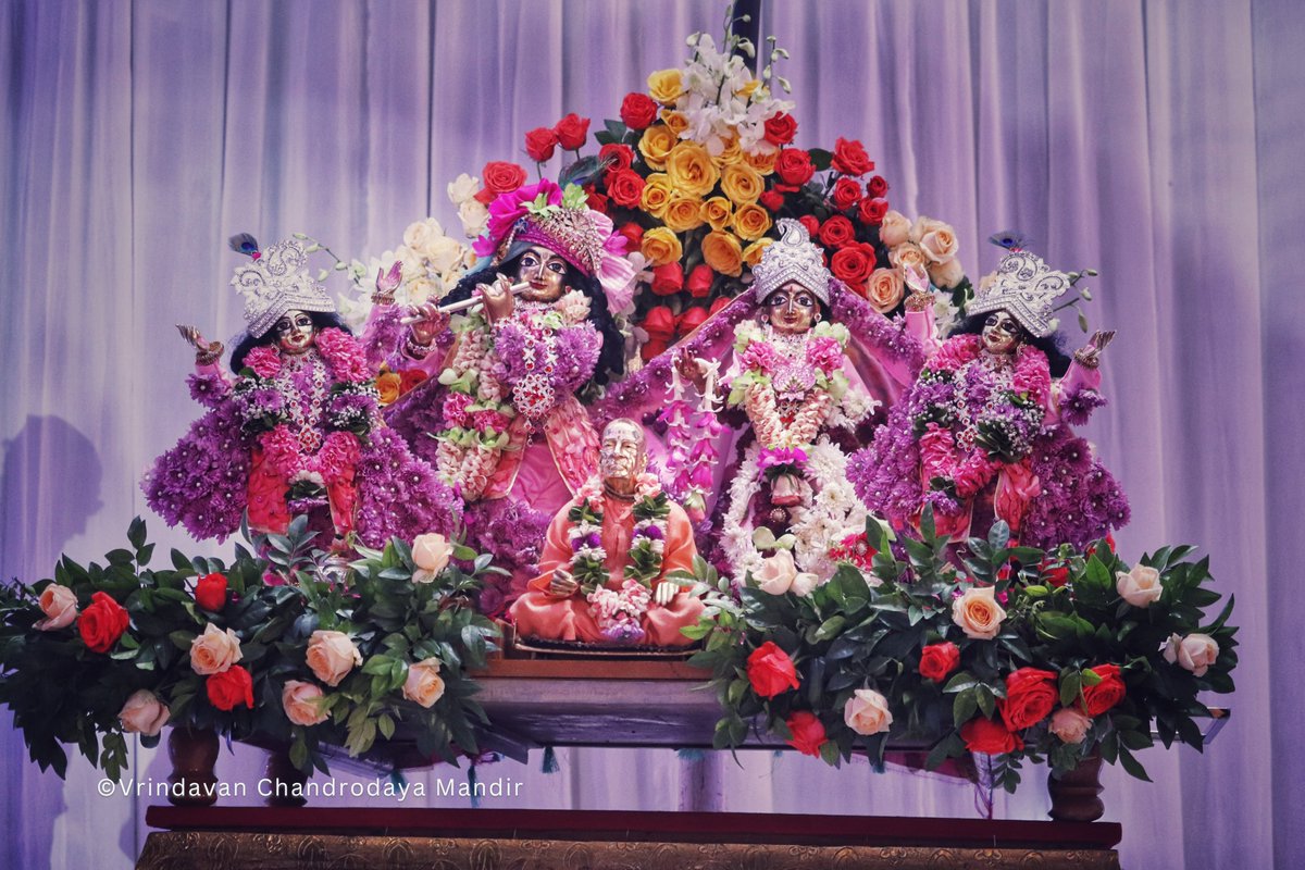 VCMVrindavan's tweet photo. Glimpses of Antarvedi Nauka Vihar Utsav at Vrindavan Chandrodaya Mandir as part of the Kartik Utsav Festival

https://t.co/4aQsxJtn6o https://t.co/DpmwTWKD0t