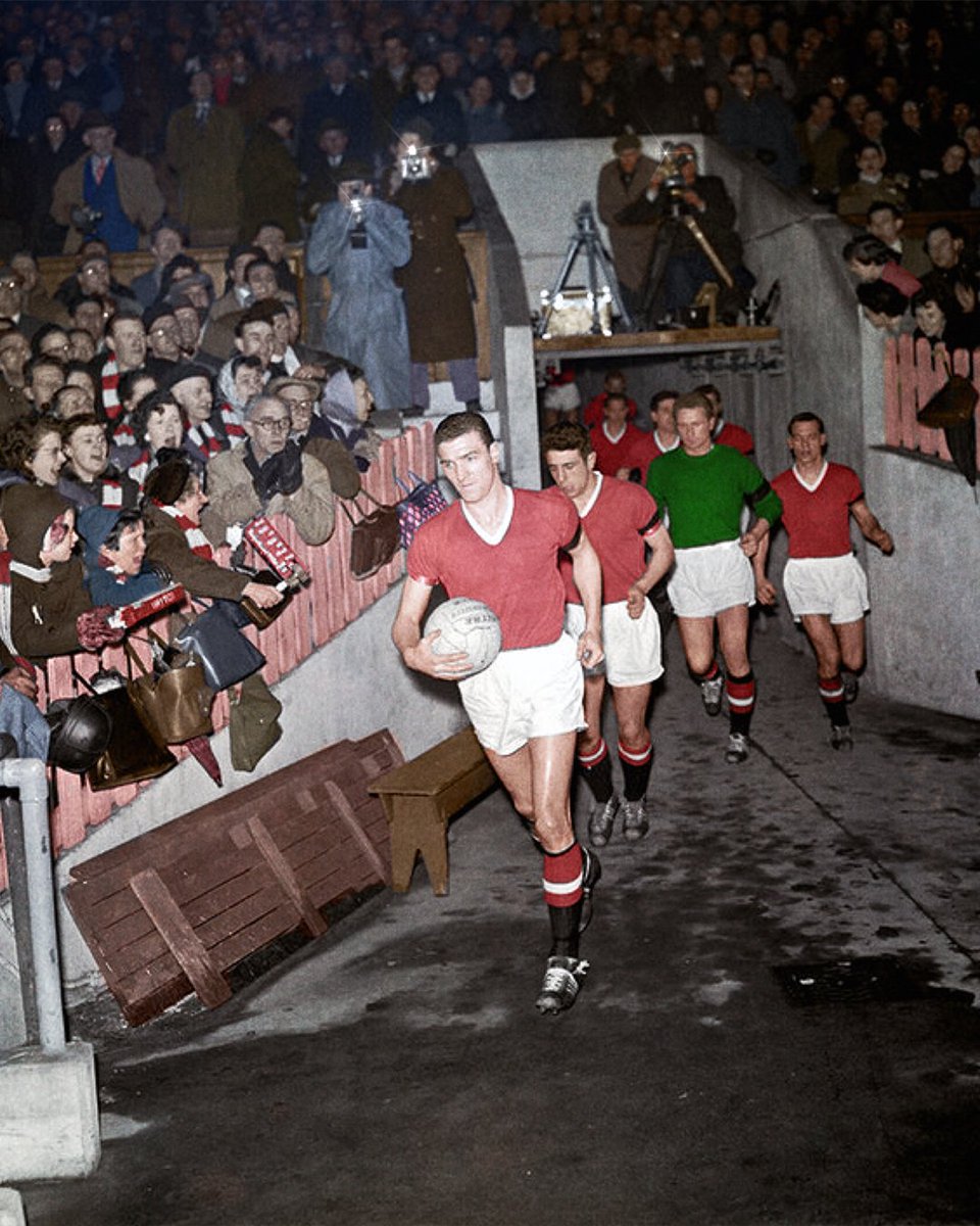 ManUtd's tweet photo. Today, we remember the legendary George Best and Bill Foulkes, who we sadly lost on this day in 2005 and 2013 respectively ❤️

#MUFC https://t.co/nVYoKt29BK