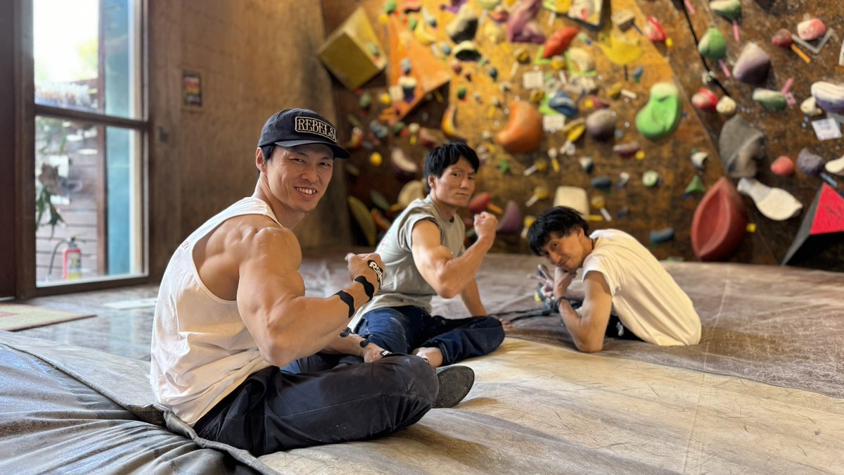 FaBclimbing's tweet photo. 🐋THE NO FOOT GAME🕊️

パラクライマー選手の平井亮太さんと大内秀之さんのお二人も参加してくださいました‼️

かなりの盛り上がりで参加した選手の皆さんの熱気がすごかったです🤜🤛🔥

今回参加出来なかった方もまた次回是非参加お待ち���てますよ😎👍

 #Fishandbird
 #東陽町
 #ボルダリング https://t.co/TF1NN9kIn4
