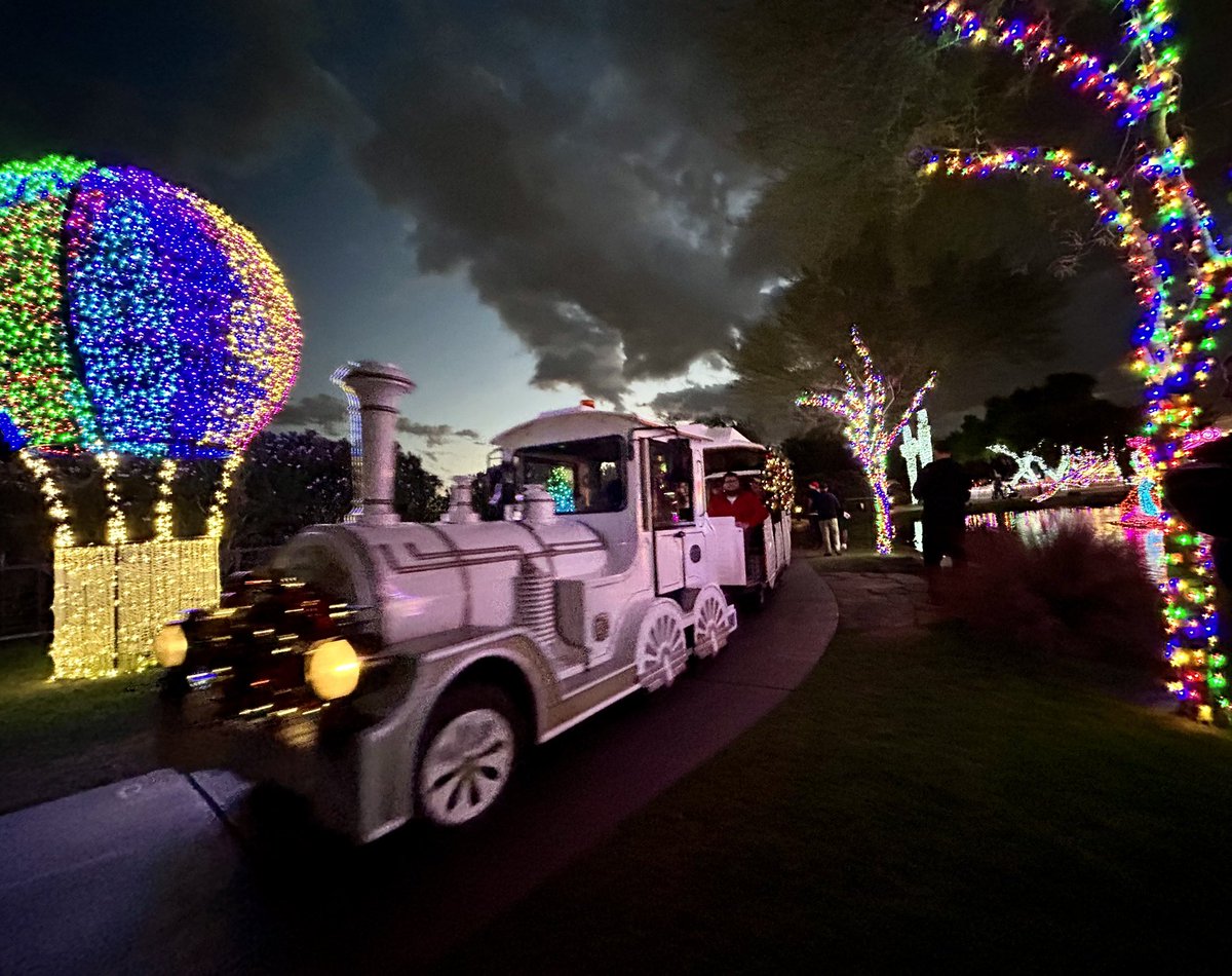Christmas rolling in at <a href="/fairmontscotsdl/">Fairmont Scottsdale Princess</a> tonight! <a href="/ExpScottsdale/">Experience Scottsdale</a> #choochoo