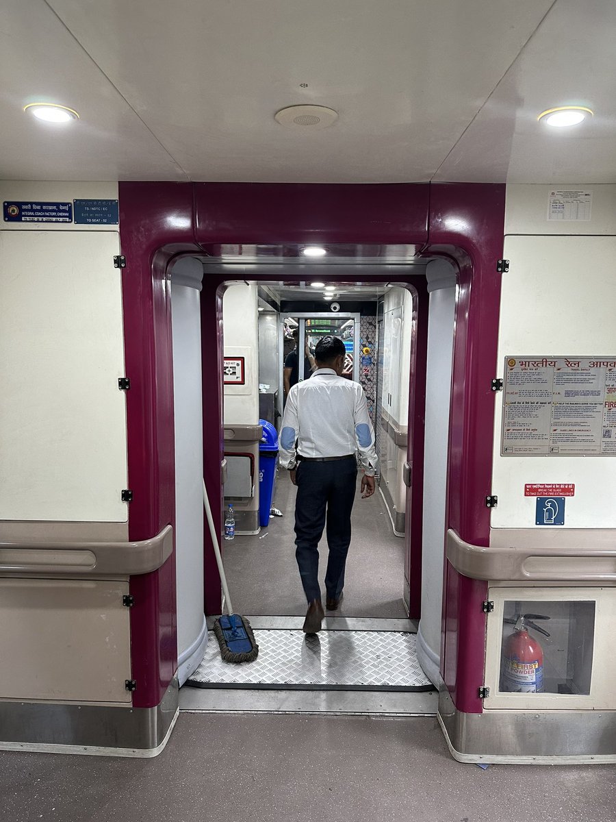 GirishPrabhuCol's tweet photo. Traveled on #vandebharat from Hyderabad to Bangalore.
It was a good experience, food and service was commendable.
Departure and arrival was bang on time and good space for my guitar 🎸😊.
Keep it up #IndianRailways . https://t.co/3cg7SbzQeV