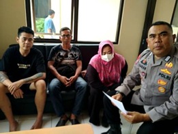 Polisi Rw Polda Jabar melakkanakan giat pemecahan masalah secara kekeluargaan sesame  warga di Rw RW 005 Desa Sumbersari Kec. Ciparay Kab. Bandung dengan hasil mupakat