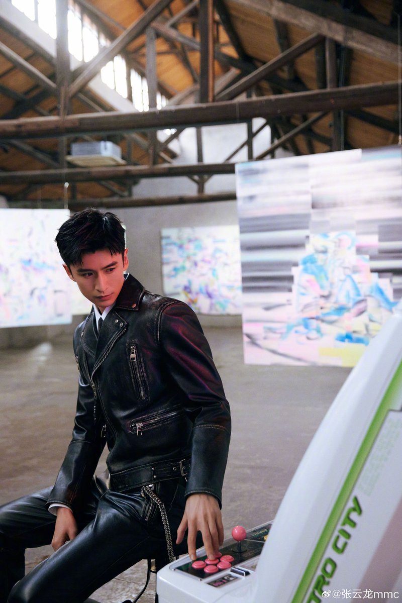 dramapotatoe's tweet photo. #ZhangYunlong and his agency share new pics

More - https://t.co/De5dzqpjJa https://t.co/P0JMLbIcFZ