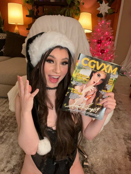 O M G&hellip; idk whether to scream, cry or both! 😭 Thank you so much CamGirl Vixen! 💕 https://t.co/4A312aK