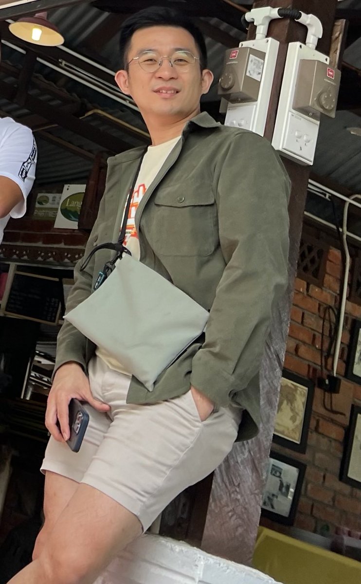 barebacksoul's tweet image. Anyone knows who this is? Can let me know!