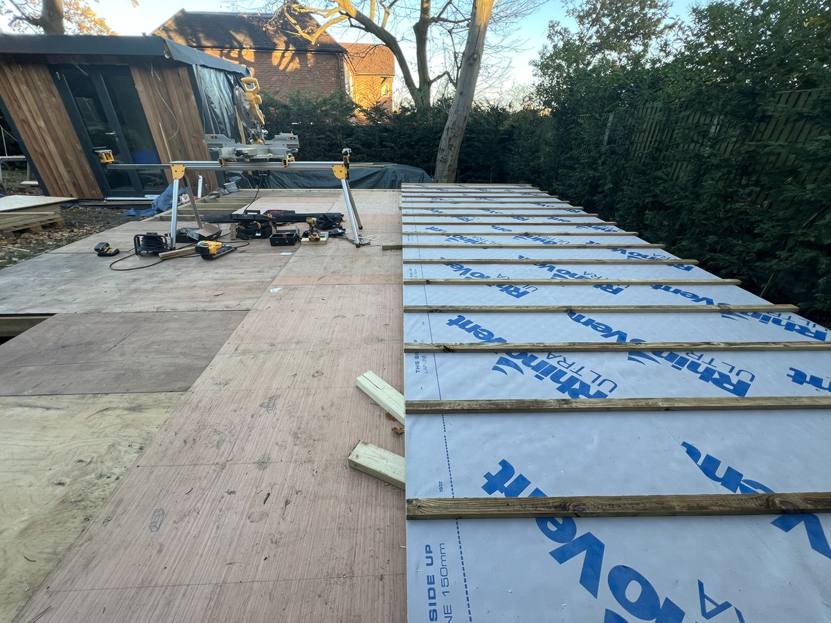 OtdrMdlrSpaces's tweet photo. Really looking forward to the first job of the day - lifting this 7m stud wall in to place!! https://t.co/v4UP8BjIZS