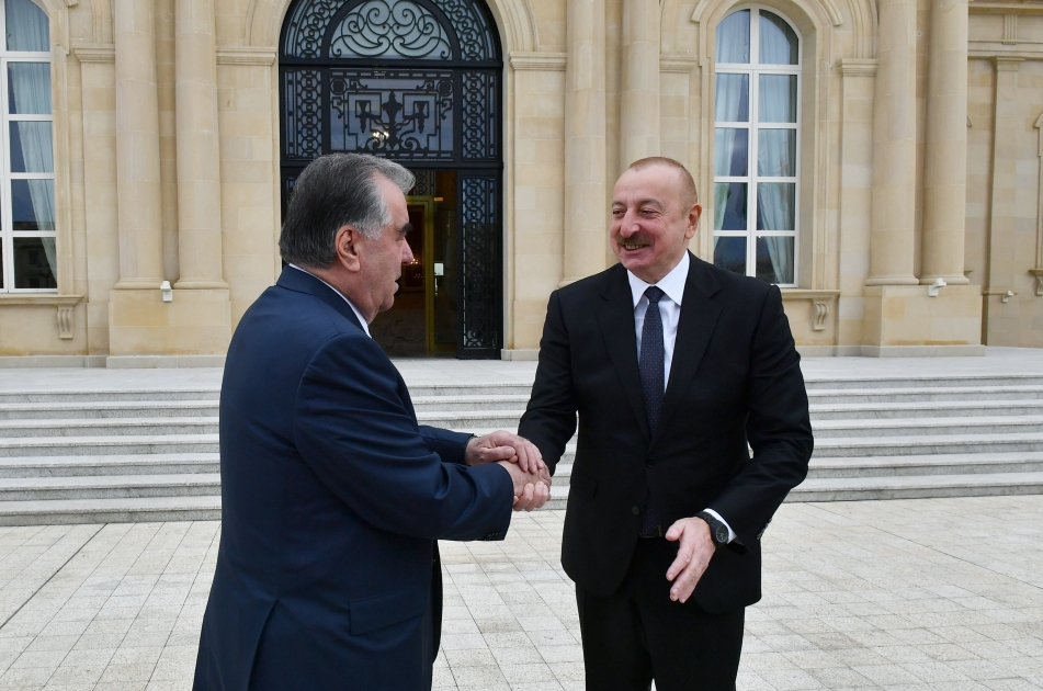 alimirzamin's tweet photo. President of #Azerbaijan Ilham Aliyev met with President of #Tajikistan Emomali Rahmon https://t.co/vTHN0sJ0fW