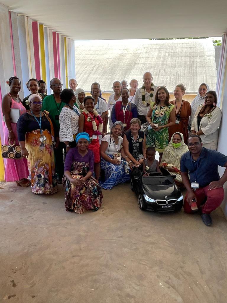 Merci! Merci au district Océan Indien d’Inner Wheel <a href="/InnerWheelInt/">Inner Wheel Int</a> district 920 qui a remis ce jour ce véhicule électrique à nos jeunes patients de chirurgie.
Le transfert au bloc opératoire se motorise! Et moins de stress pour les jeunes patients du <a href="/CHMayotte/">CHM - Mayotte</a> !