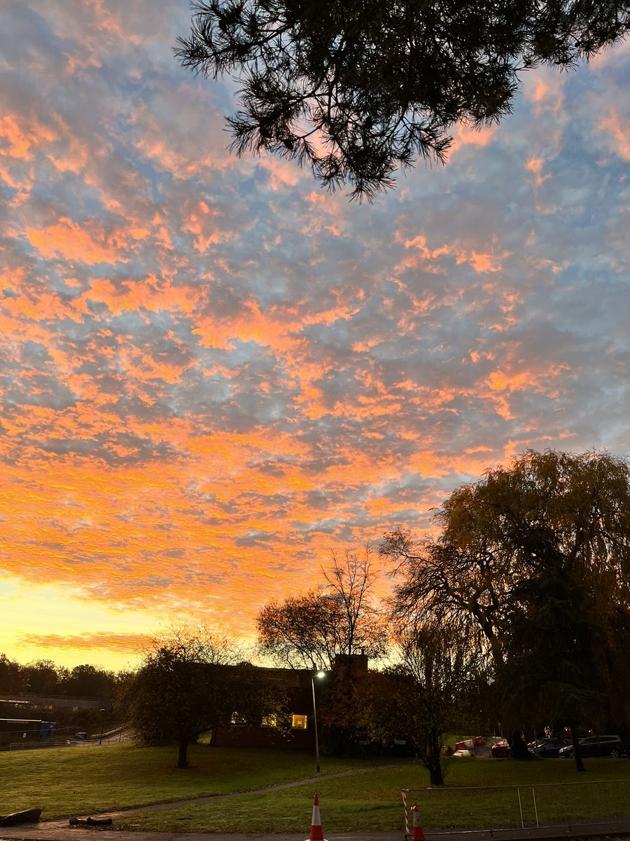 LauraMitham's tweet photo. Sky on fire @RNOHnhs! https://t.co/qSBFeLdMmW