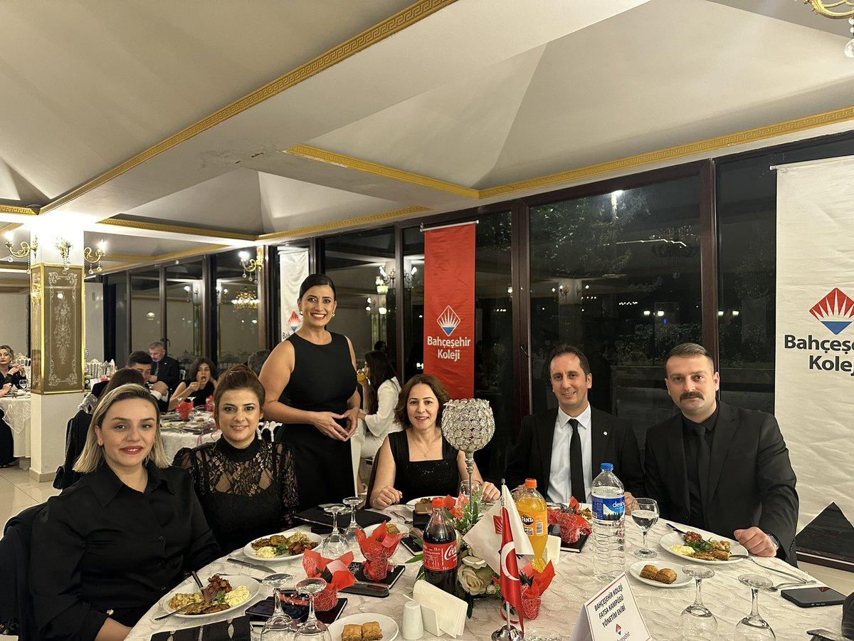 BahcesehirFatsa's tweet photo. Başöğretmen Mustafa Kemal Atatürk’ün izinde yeni nesiller yetiştirmeye devam ediyoruz. Gelecek adına umut bağladığımız tek güç öğretmenlerimizdir.

Gazi Mustafa Kemal Atatürk’ün bize kazandırdıklarını geleceğe taşıyan tüm öğretmenlerimizin Öğretmenler Günü kutlu olsun... 💐 https://t.co/Se0GbAU8w1