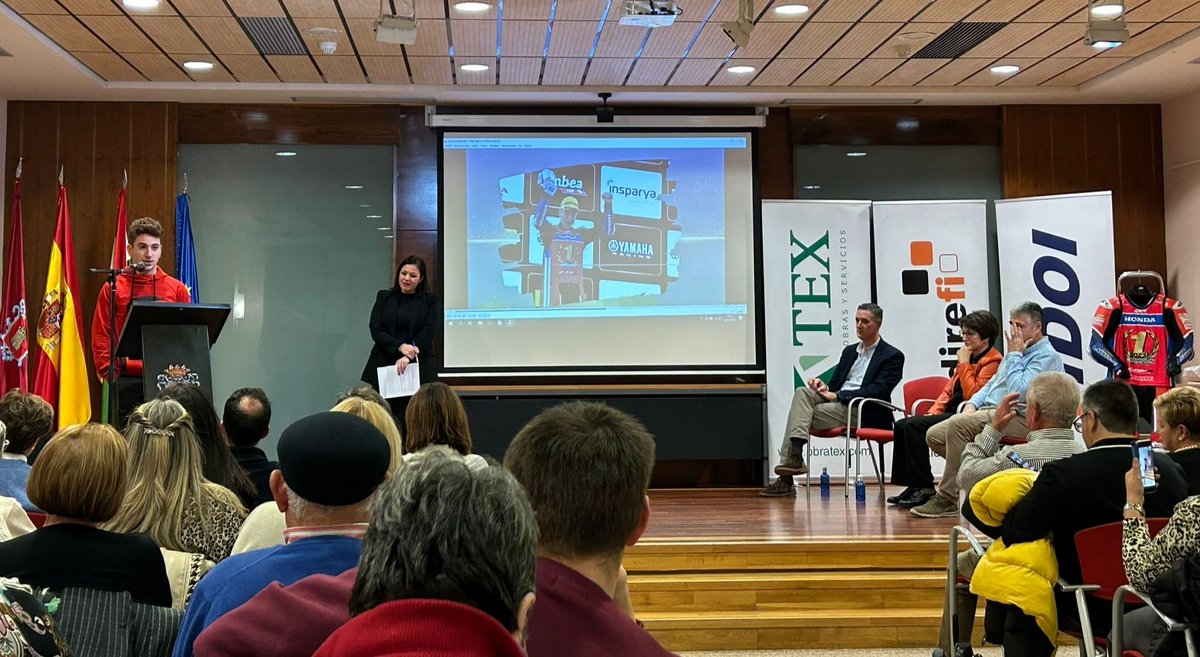 Radio Rioja (@radiorioja) on Twitter photo 📸 Los mejores momentos del nuevo homenaje a Unai <a href="/UnaiOrradre/">Unai Orradre</a> en Alfaro
🏍️ Familiares, amigos y vecinos comparten su alegría y cariño con el flamante campeón de España de Superbikes
cadenaser.com/rioja/2023/11/… 📸 Los mejores momentos del nuevo homenaje a Unai <a href="/UnaiOrradre/">Unai Orradre</a> en Alfaro
🏍️ Familiares, amigos y vecinos comparten su alegría y cariño con el flamante campeón de España de Superbikes
cadenaser.com/rioja/2023/11/…