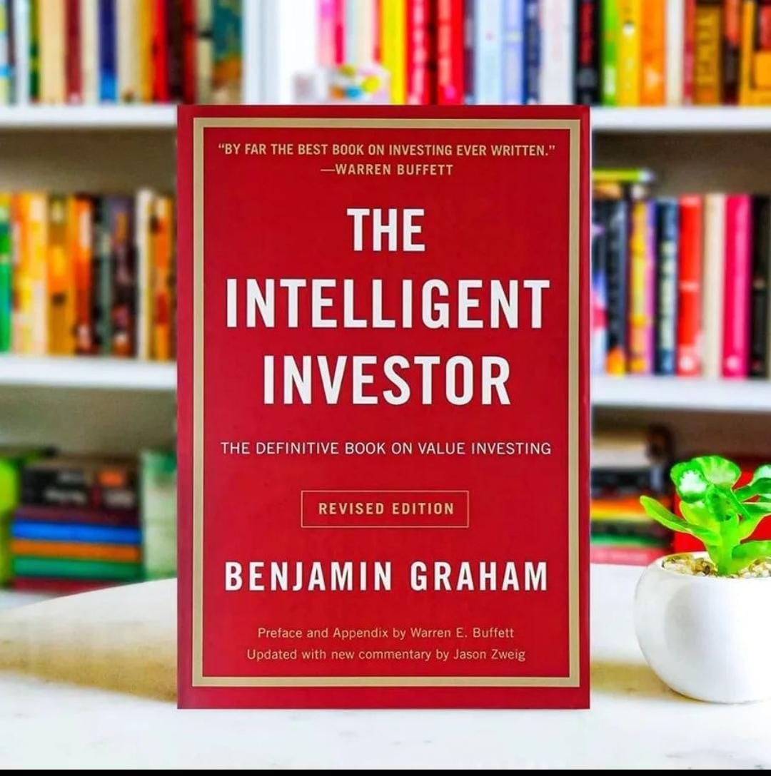 PlotPundit's tweet photo. Best Finance book recommendation
1 "The Intelligent Investor" by Benjamin Graham: Timeless classic on value investing. Graham's principles still resonate, making it a must-read for anyone serious about finance. #FinanceBooks https://t.co/DYEP9yy4fa