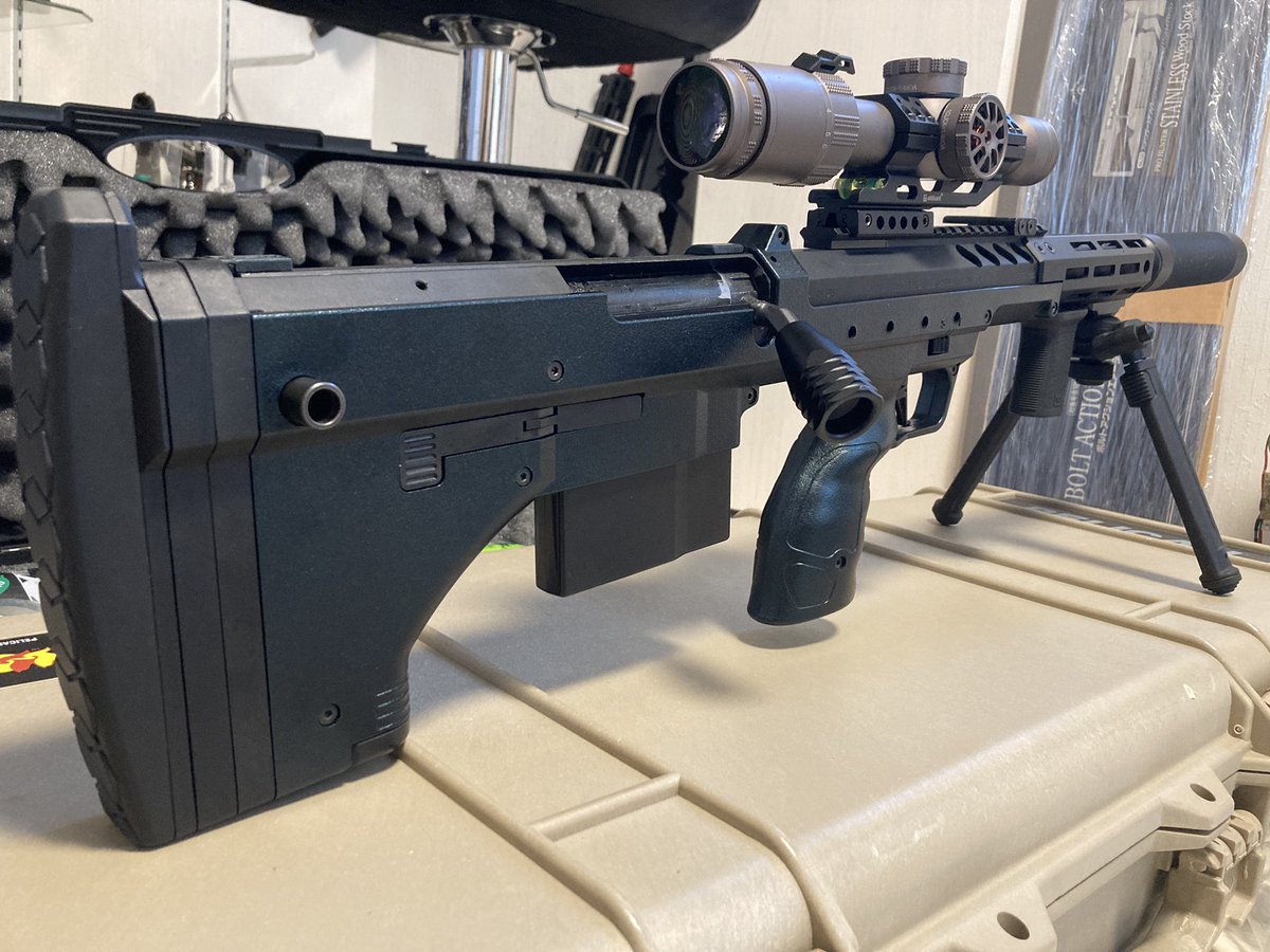 namba_36's tweet image. パッと見黒に見えますが、メタリックグリーンです笑とりあえずはいい感じ
＃SRSA2
＃サバゲー
＃ボルトアクション
＃エアガン