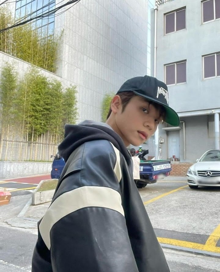 [🐲] Vinci's IG post update 📸 (112523)

“❄️🐲💕✨️~”

#HORI7ON #호라이즌 #VINCI #빈치
#WINTERCIZONQUERS