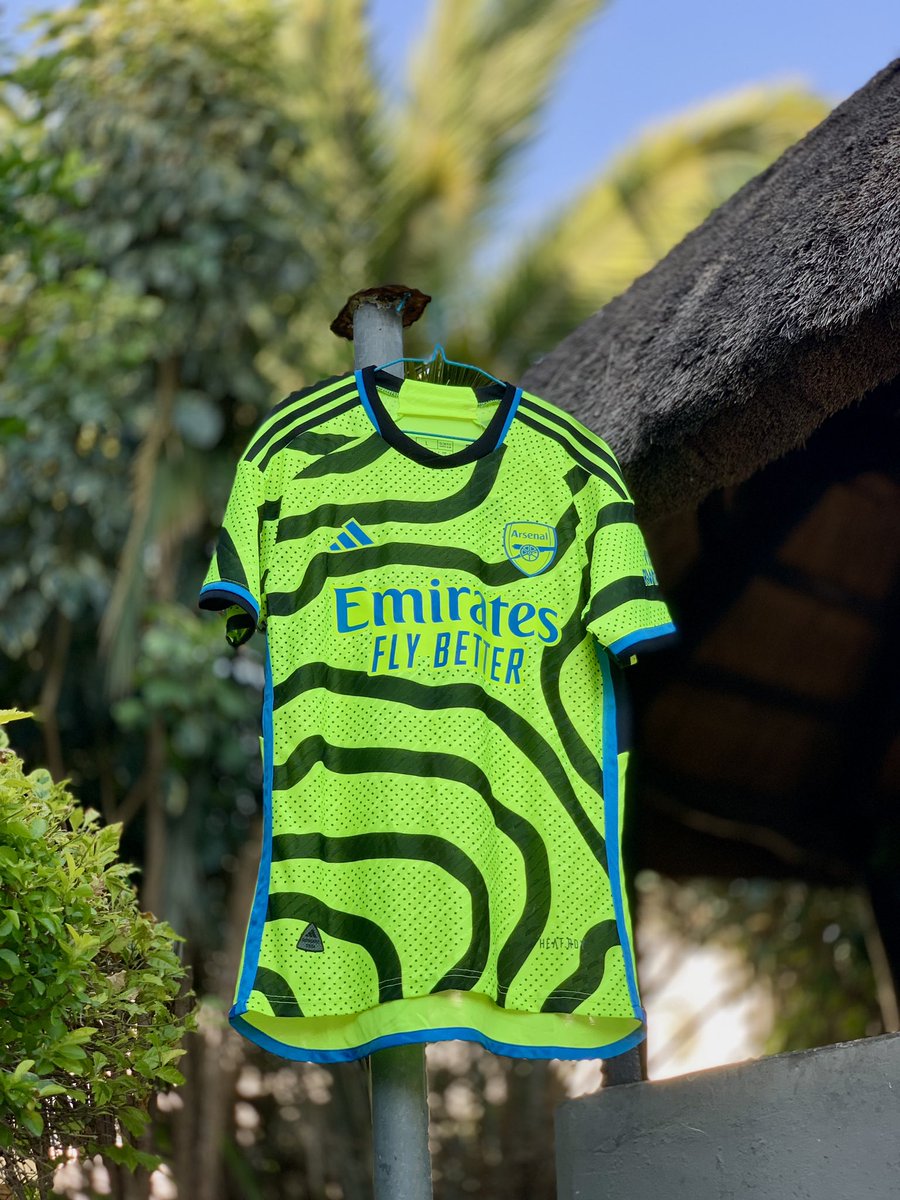 kit_republicza's tweet photo. Hey Gooners! Stand a chance to win this Declan Rice kit! 🟢⚫️ All it takes is 2 easy steps:
1. Follow Kit Republic on Twitter!
2. Predict the score of Arsenals game vs Brentford in the comments!
First to predict correctly wins! (Only one prediction allowed).
#KitRepublic https://t.co/FuFM8m3YlI