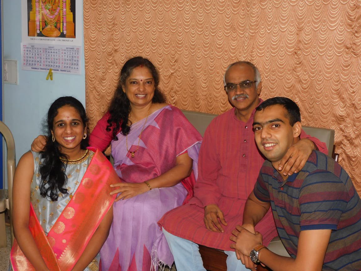 AmbarayaAshtagi's tweet image. ದೇಶದ ರಕ್ಷಣೆಗಾಗಿ ಹೋರಾಡುತ್ತ ಭಯೋತ್ಪಾದಕರ ಗುಂಡಿಗೆ ಹುತಾತ್ಮರಾದ ವೀರ ಯೋಧ *ಕ್ಯಾಪ್ಟನ್ ಪ್ರಾಂಜಲ್* ರವರಿಗೆ  ಅಶ್ರುಪೂರ್ಣ  ಶ್ರಧ್ಧಾಂಜಲಿಗಳು.
@BJP4India @BJP4Karnataka #CaptainPranjal #JaijawanJaikisan #ambarayaashtahi