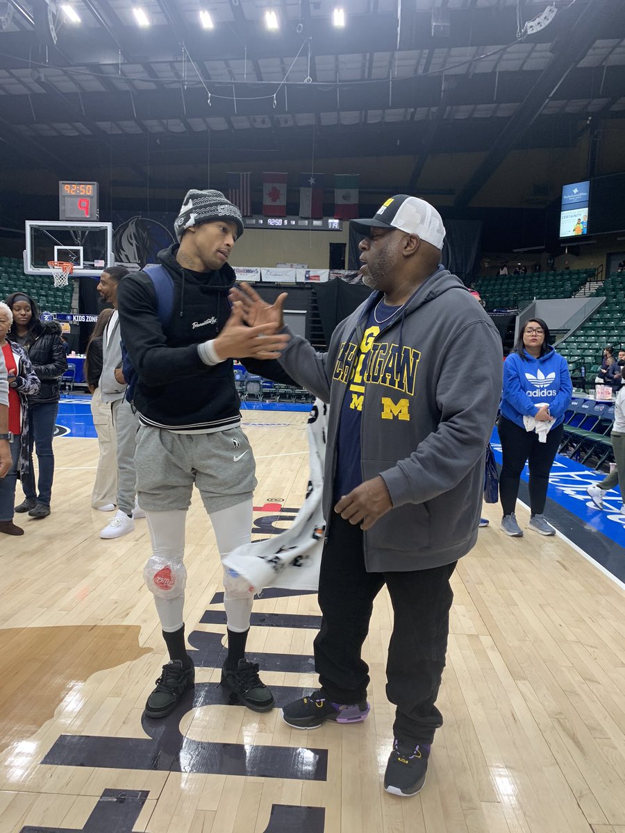 BIG E (@thebigemusic) on Twitter photo Had the pleasure of meeting one of the greats <a href="/TreyBurke/">Trey Burke</a> third time watching live, first time meeting. It’s a sign for me😂 #GoBlue <a href="/umichbball/">Michigan Men's Basketball</a> Had the pleasure of meeting one of the greats <a href="/TreyBurke/">Trey Burke</a> third time watching live, first time meeting. It’s a sign for me😂 #GoBlue <a href="/umichbball/">Michigan Men's Basketball</a>