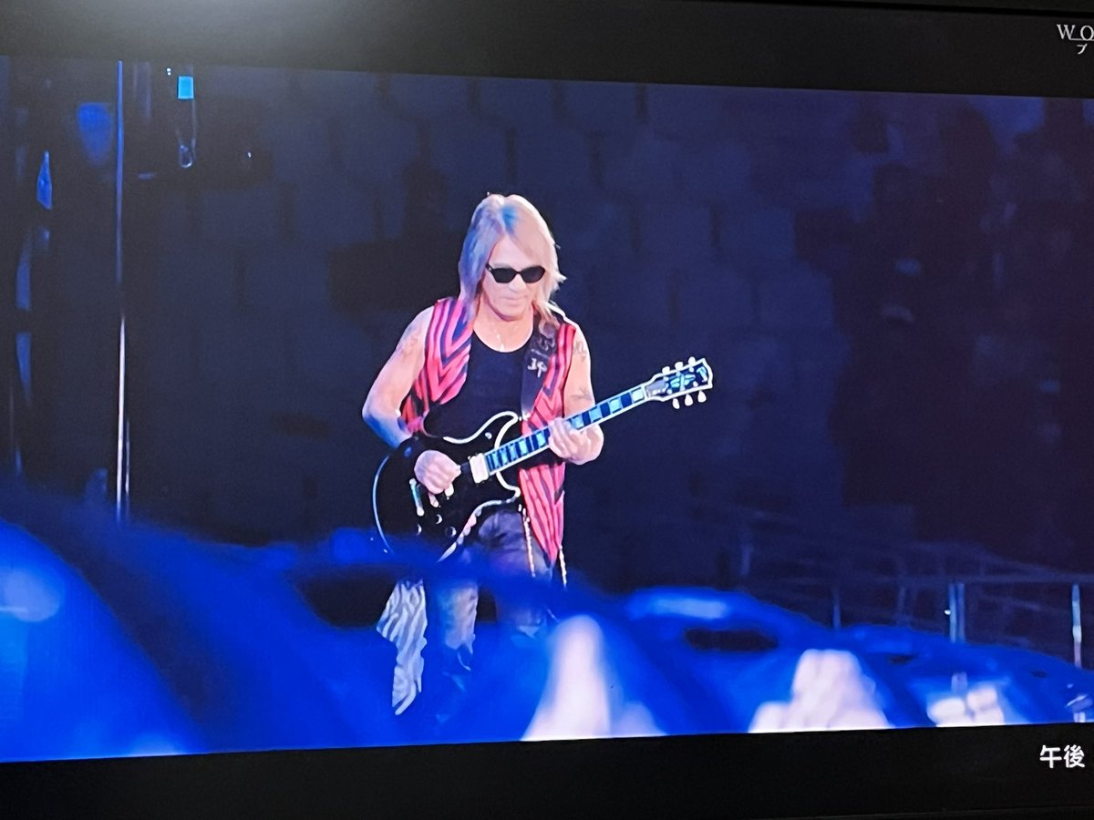 pleasure_moon's tweet photo. これを観るためだけにwowow入ったんだよ(*´ω`*)私が参戦した日の映像🎤🎸

映るファンみんなの顔がキラッキラ眩しくて泣けてくる😭

#Bz_WOWOW 
#Pleasure2023 https://t.co/gbKDs2KXxk