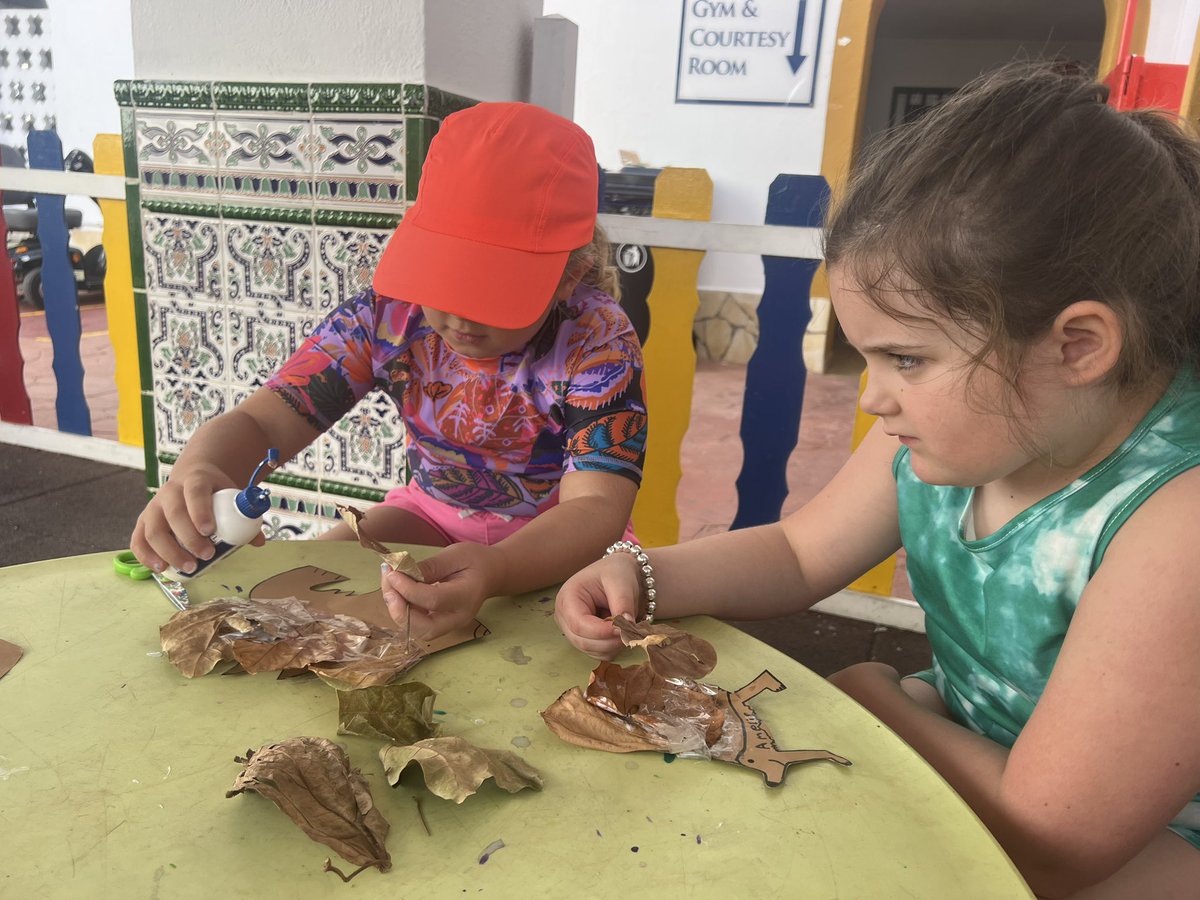 Shannon_Anim's tweet image. Check our hedgehogs made out of leaves from the resort🍂 #Autumn 🍁
#EuropeanWeekforWasteReduction #SunsetHarbourClub
#EWWR #GoingGreen ♻️
@Radha_dadlani @RachelDemmy @lourdesGober
