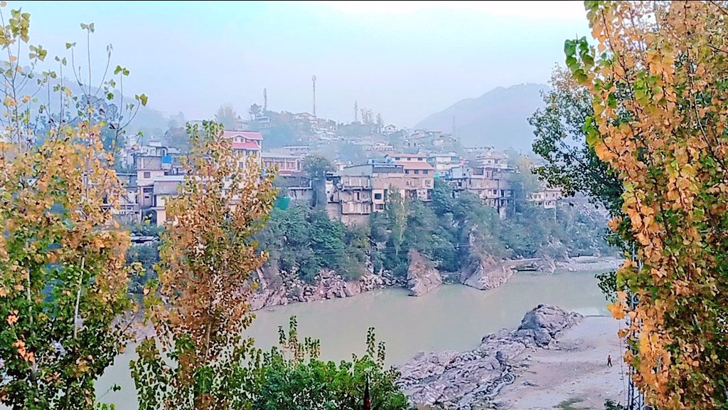 RealBababanaras's tweet image. #FoggyEvening in #Muzaffarabad India 🇮🇳
I will open a five star hotel here post retirement with few of my friends after freeing our land from occupation of Pakistan. 
What will you do ?
Pics Credit : @MughalAmiruddin