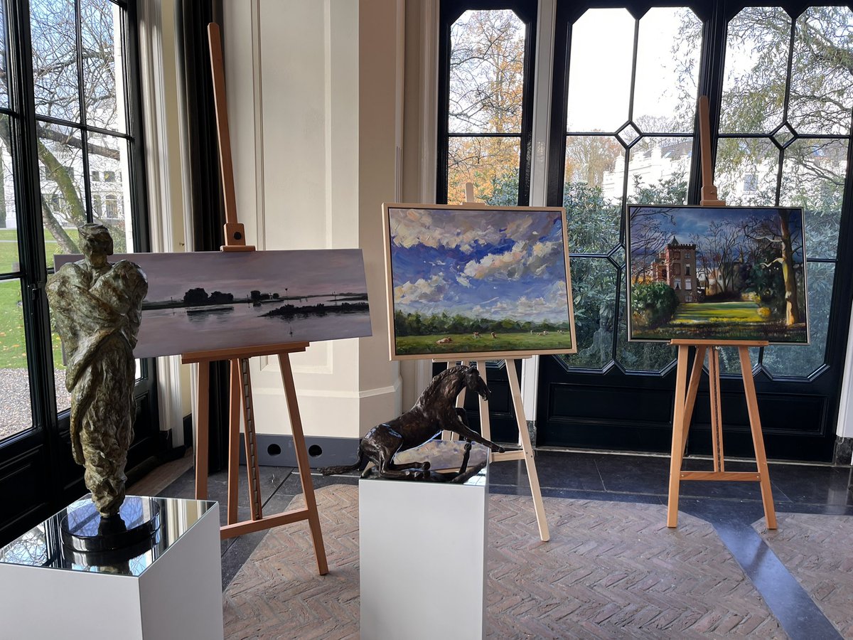 karinoyevaar's tweet image. Kunst en cultuur verbindt, verbroedert, geeft plezier en zet aan tot nadenken. Hoe fijn dat de St Culturele Regio zich inzet voor lokale kunstenaars en culturele initiatieven. 
Vandaag reikten ze de Hans Nijhof cultuurprijs uit aan Pieter Jaspers uit Cothen. 👏 

#cultuurdichtbjj