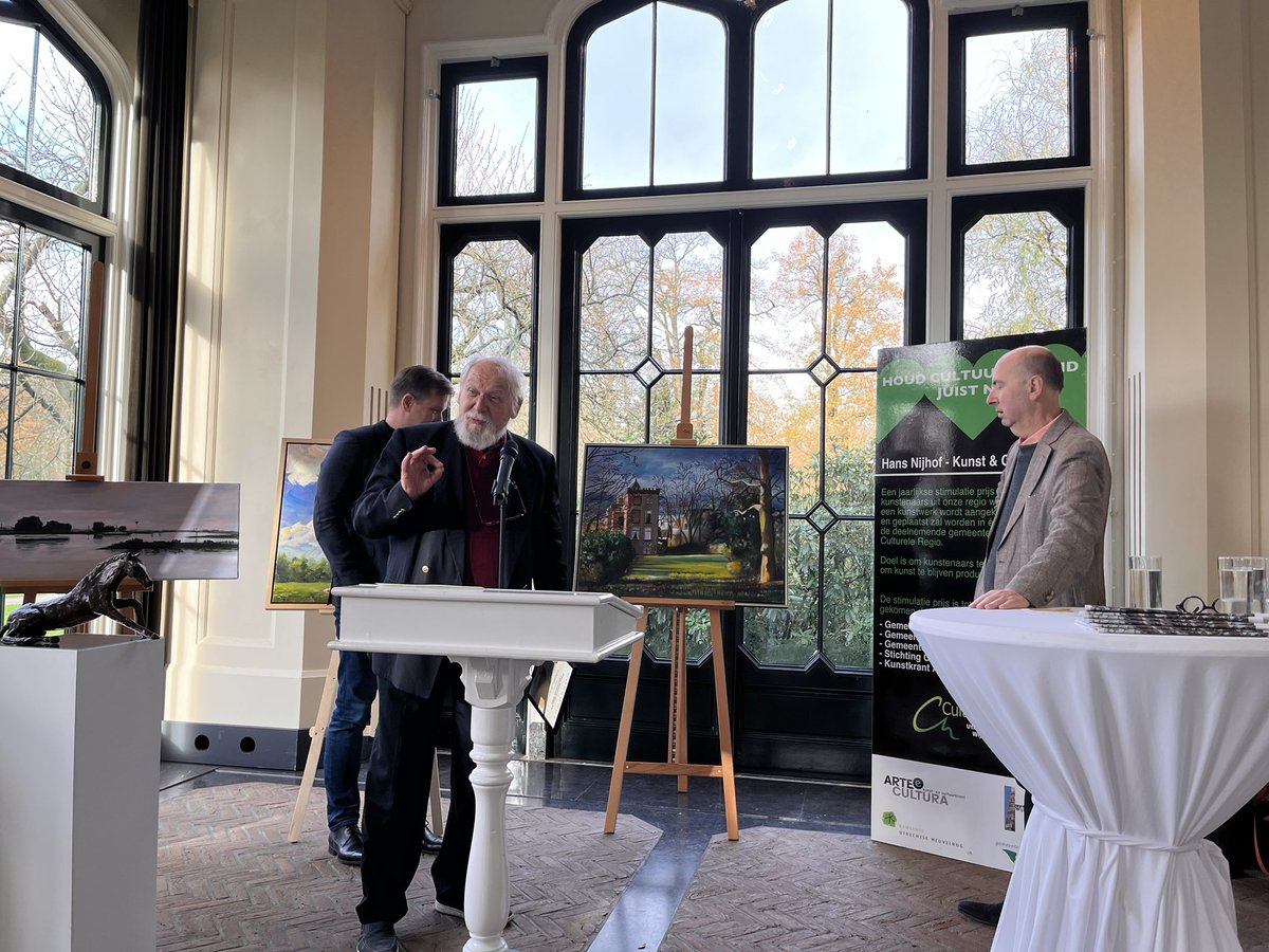 karinoyevaar's tweet image. Kunst en cultuur verbindt, verbroedert, geeft plezier en zet aan tot nadenken. Hoe fijn dat de St Culturele Regio zich inzet voor lokale kunstenaars en culturele initiatieven. 
Vandaag reikten ze de Hans Nijhof cultuurprijs uit aan Pieter Jaspers uit Cothen. 👏 

#cultuurdichtbjj