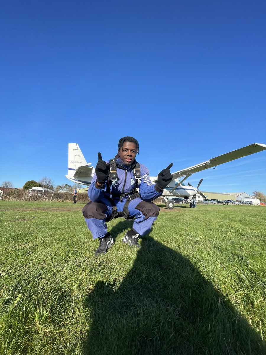 TYRONE1MC's tweet photo. Just jumped out a plane 😆 https://t.co/BbES4eonoW