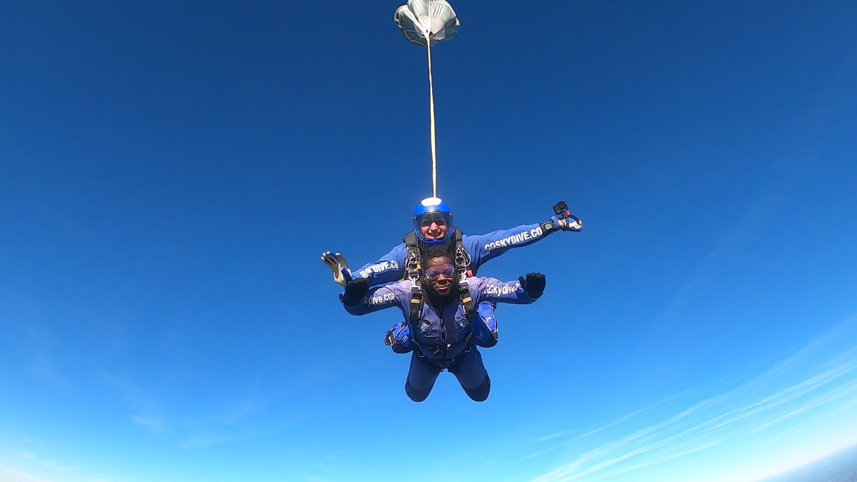TYRONE1MC's tweet photo. Just jumped out a plane 😆 https://t.co/BbES4eonoW