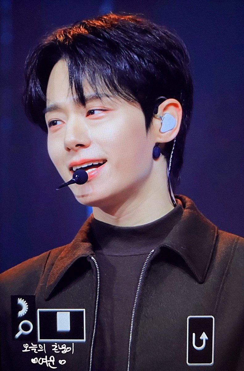 Stay_in_Dream's tweet photo. 231125 #오늘의환웅이

세계 환웅페스타💓💓

#원어스 #환웅 #ONEUS #HWANWOONG https://t.co/KfyT1nEysg