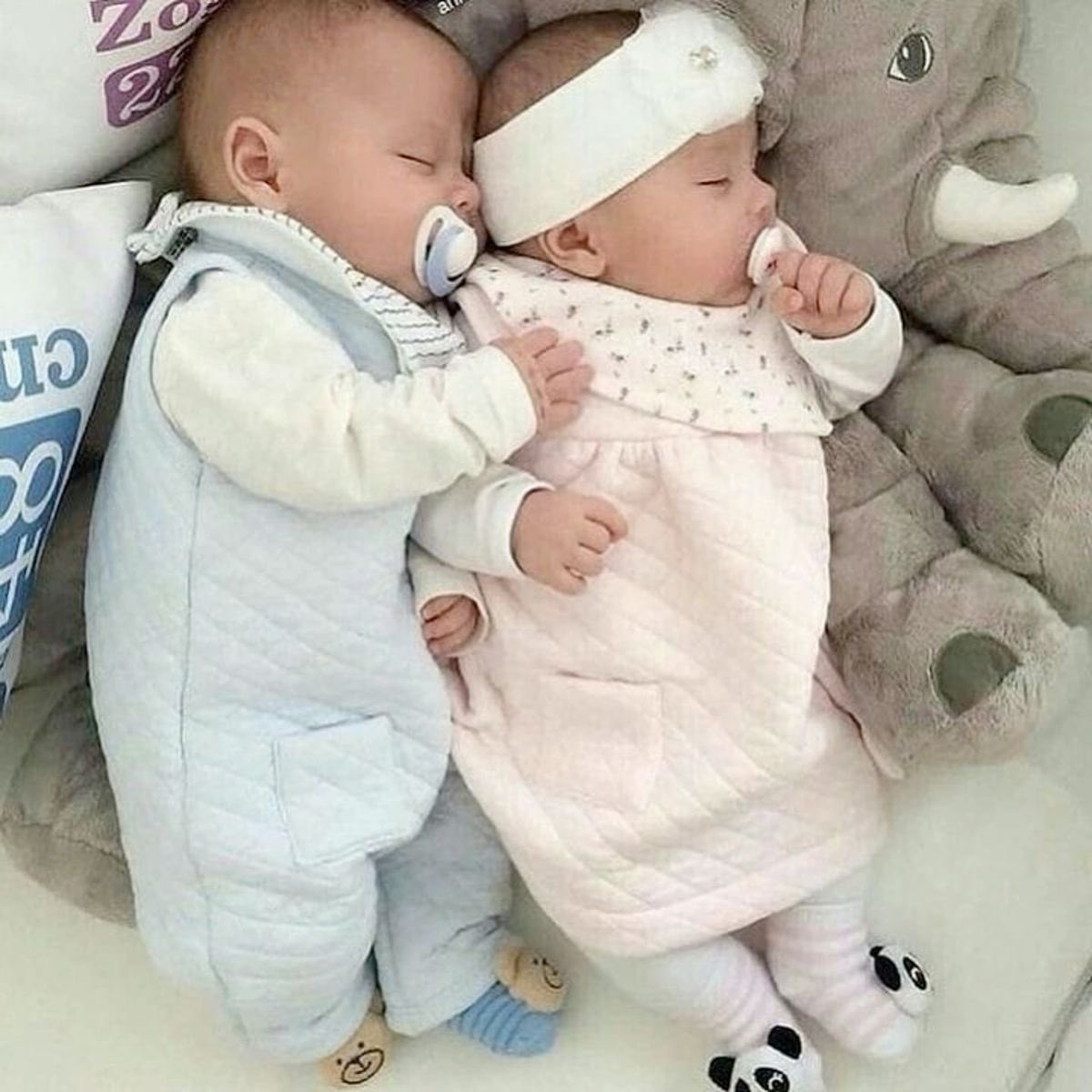 putadorafa's tweet photo. doıs meses que eu me sınto com α vıdα completα, eu αmo vocês, meus nenéns, e αmo você, rαfαel henrıque! https://t.co/3SLgN7IeaF