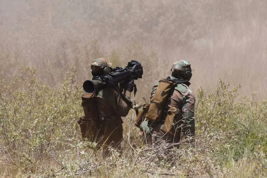 tom_nachtrab's tweet image. Some notes on the recent South African Army exercise &quot;Vuk’uhlome 2023&quot;. A small number of Badger IFVs took part in form of the Section, Command and Ambulance variants. It also looks like the SA Army is evaluating the M4 Carl Gustaf recoilless rifle. #SANDF #SAArmy #SouthAfrica