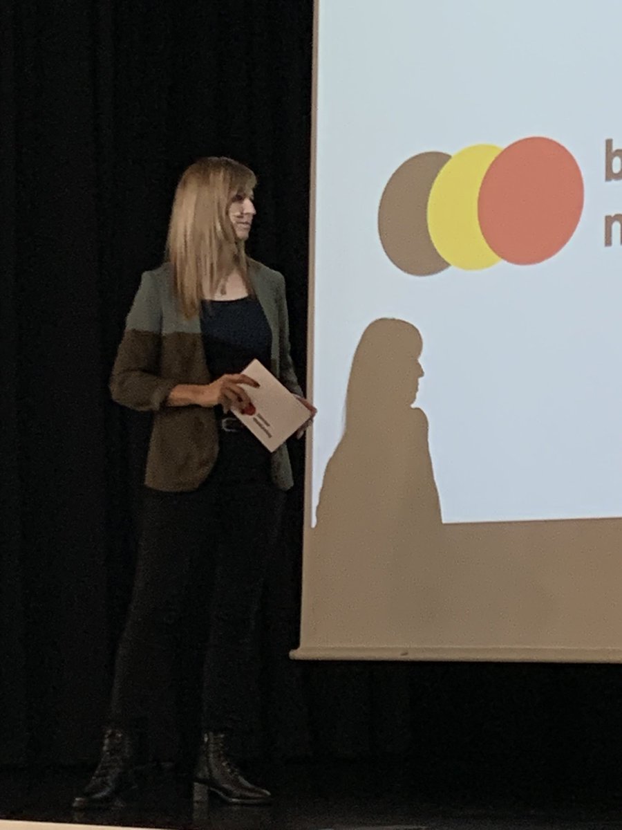 Wie kann KI die Journalist:innen in der täglichen Arbeit unterstützen? Wo sind die Grenzen? Fragt Mideratorin <a href="/sohostettler/">Sophie Hostettler</a> #bmt #KI #journalismus #medien