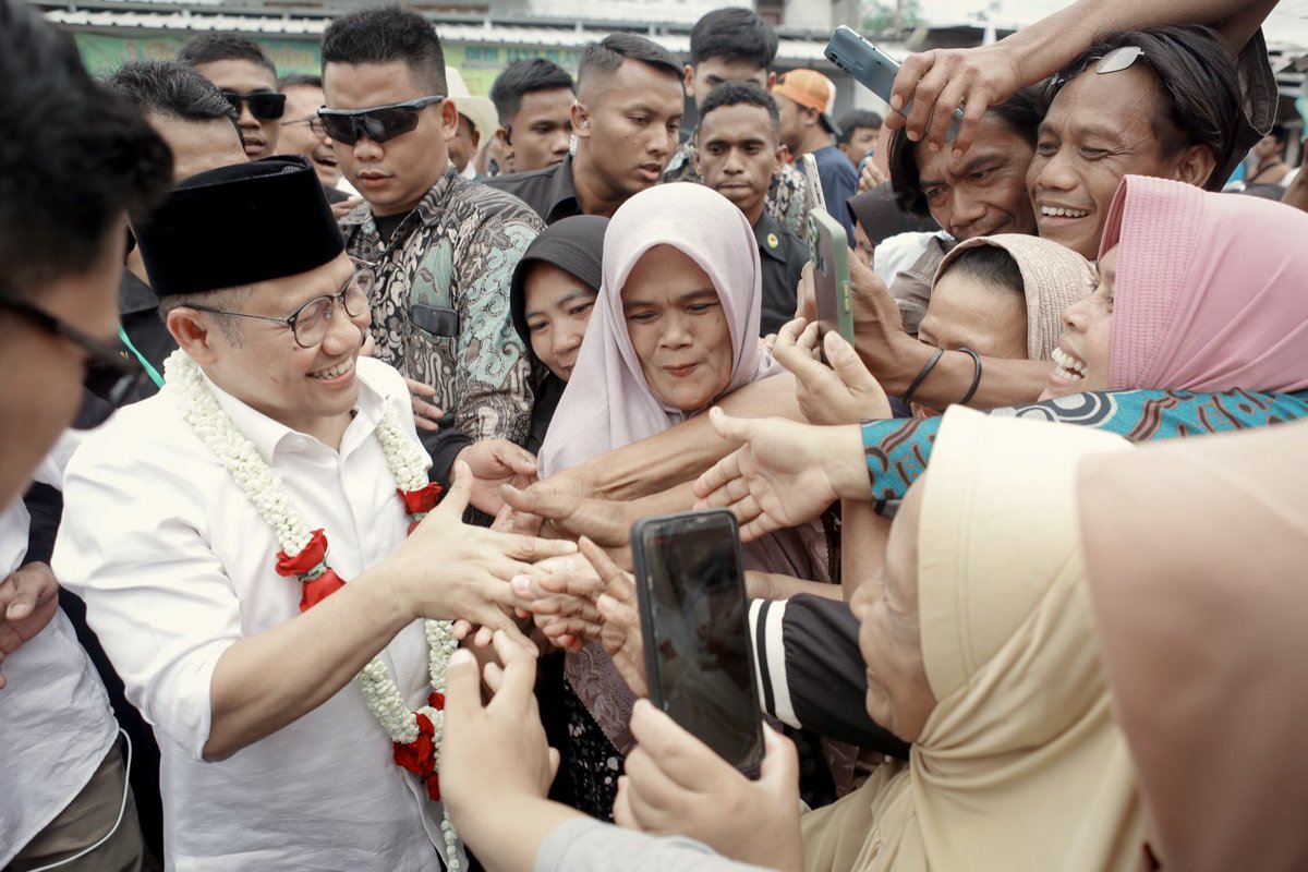 cakimiNOW's tweet photo. Siang tadi berdialog dengan tokoh-tokoh masyarakat Subang tentang Pemekaran Daerah Otonomi Baru (DOB) Subang Utara di Islamic Center Pamanukan, Kabupaten Subang, Jawa Barat.

Saya bersama Mas Anies berkomitmen untuk terus membuka pusat-pusat pertumbuhan ekonomi baru, salah satunya melalui pembentukan daerah otonomi baru. Maka saat kami dilantik, salah satu langkah awal adalah membuka moratorium pembentukan DOB secara selektif. AMIN!

#AMINajaDulu