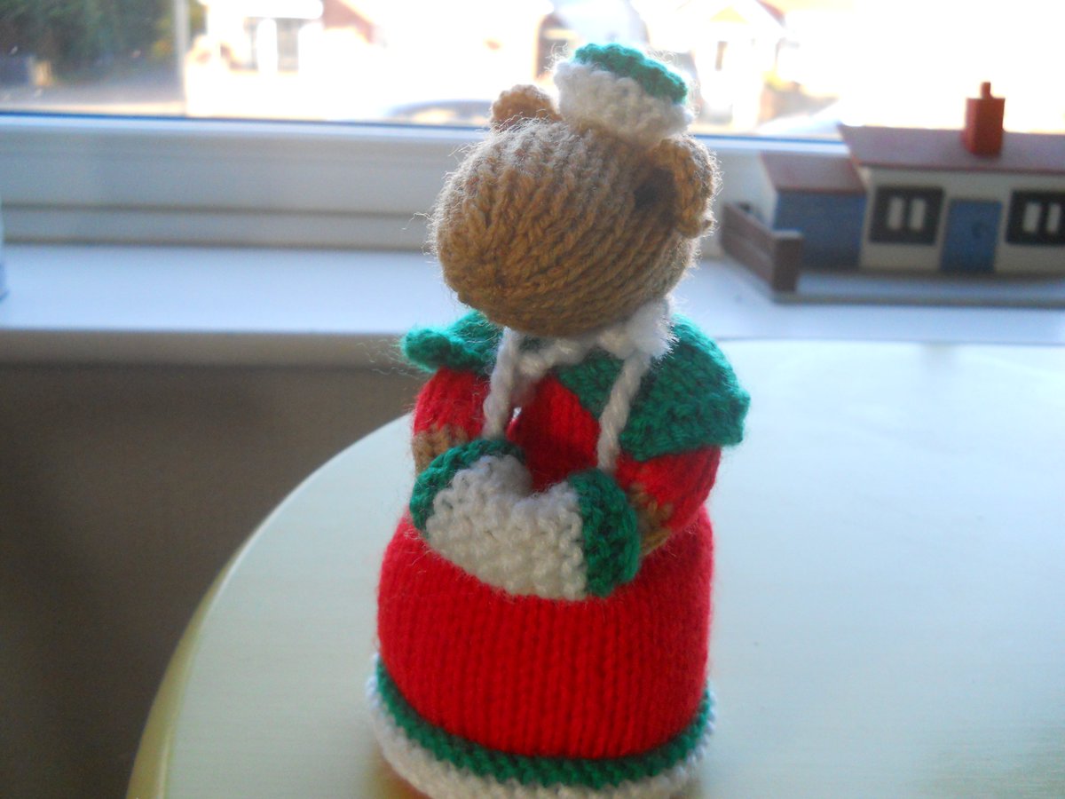 bit cold this morning even my christmas mouse is cold lol