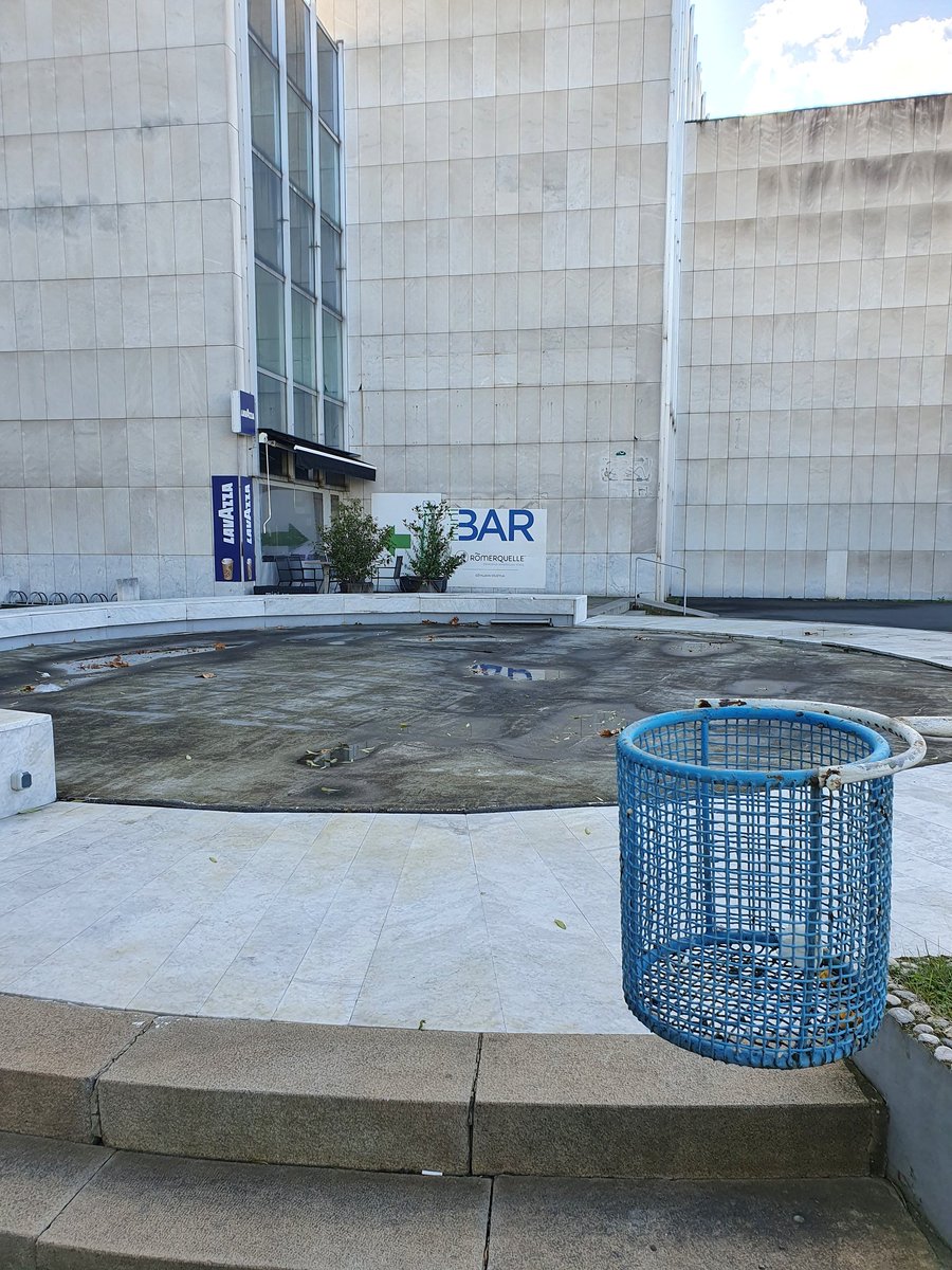 DavidEerdmans's tweet photo. @EastpackersNL Verder heeft het rondlopen hier ook wel een zeker #treurtrip-gehalte. #betontourZagreb https://t.co/Ghp1hilDXJ